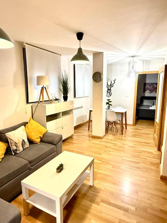 Apartamento céntrico con garaje - Chambres d'hôtes Jaca
