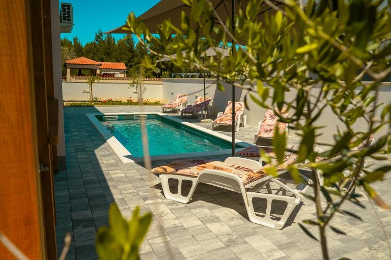 Adria Pearl - Bed and Breakfast Vir