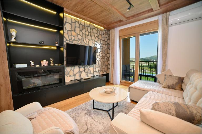 Royal Lux Apartman 618 - Bed and Breakfast Zlatibor