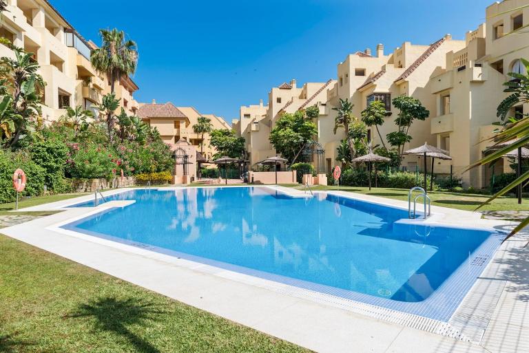 Duquesa Village luxury 3 BR with pool - Chambres d'hôtes Castillo de la Duquesa