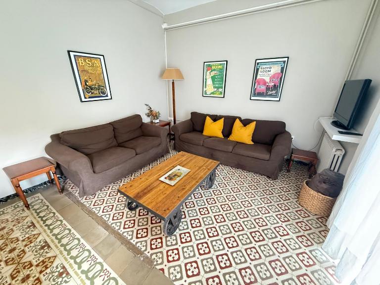 Cal Cinto · Apartamento rústico y renovado 7p - Bed and Breakfast Guardiola de Berguedà