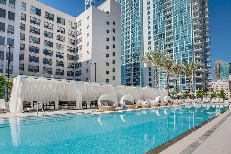 2 Bed 2 Bath Stylish Luxury Premium High-Rise Apartment - B&B Los Angeles