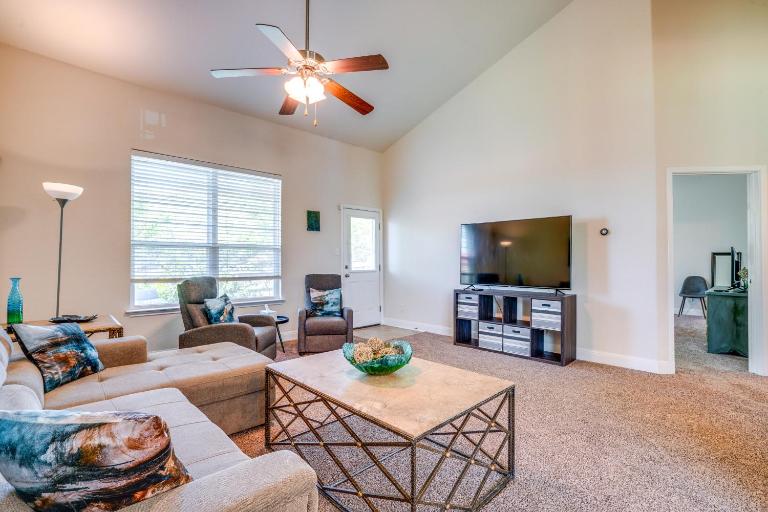 San Antonio Home w/ Fenced Yard & Patio! - Bed and Breakfast San Antonio
