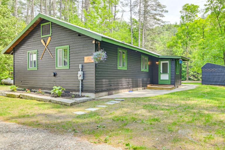 Riverfront Cabin w/ Hot Tub in Schroon Lake! - B&B Schroon Lake