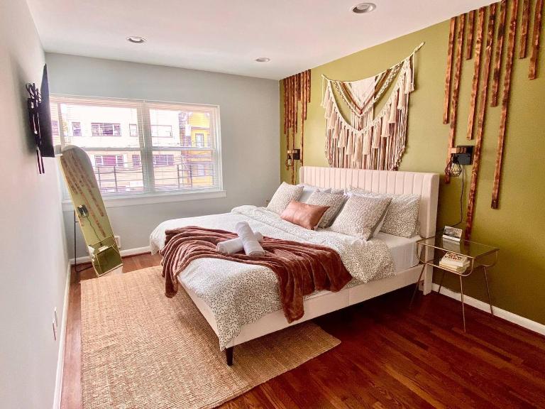 Comfortable home close to Manhattan,Wall St & more - Bed and Breakfast Jersey City