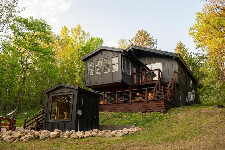Driftless Cabin - Sauna, Firepit, BBQ - B&B De Soto