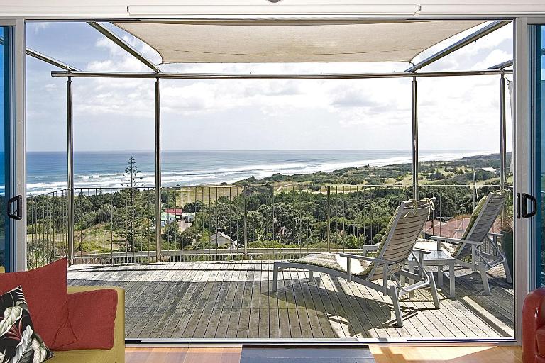 The Lookout - great views - Ferienwohnung Muriwai Beach