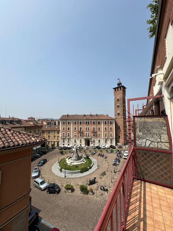 Cà Vascello- Terrazza panoramica in centro - Chambres d'hôtes Asti