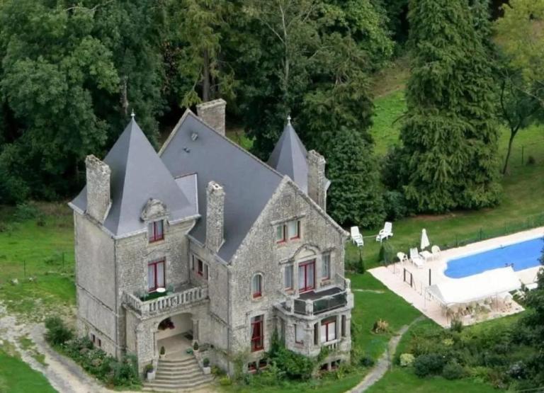 Villa en campagne à Langoëlan - Piscine privée - Chambres d'hôtes Langoëlan