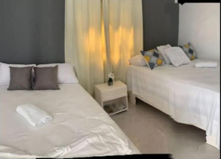 Hospedaje Las Flores Pedernales - Bed and Breakfast Pedernales