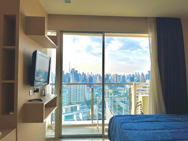 Super City View Room, Swimming Pool,Gym,150m walk to BTS - B&B Bangkok