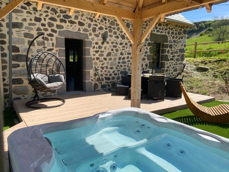 La maison des volcans Cantal - Bed and Breakfast Saint-Bonnet-de-Condat