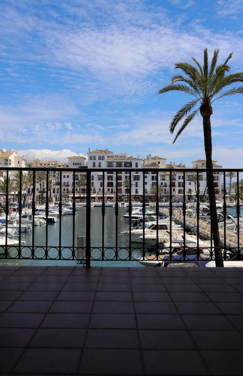 Puerto Duquesa fancy condo overlooking Marina - B&B Manilva