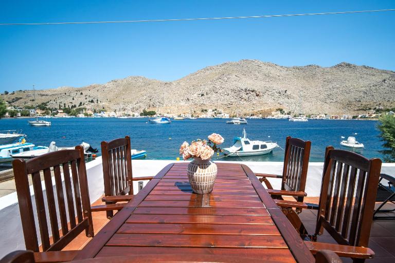 Mythos House - Seaside Retreat in Pedi - B&B Symi