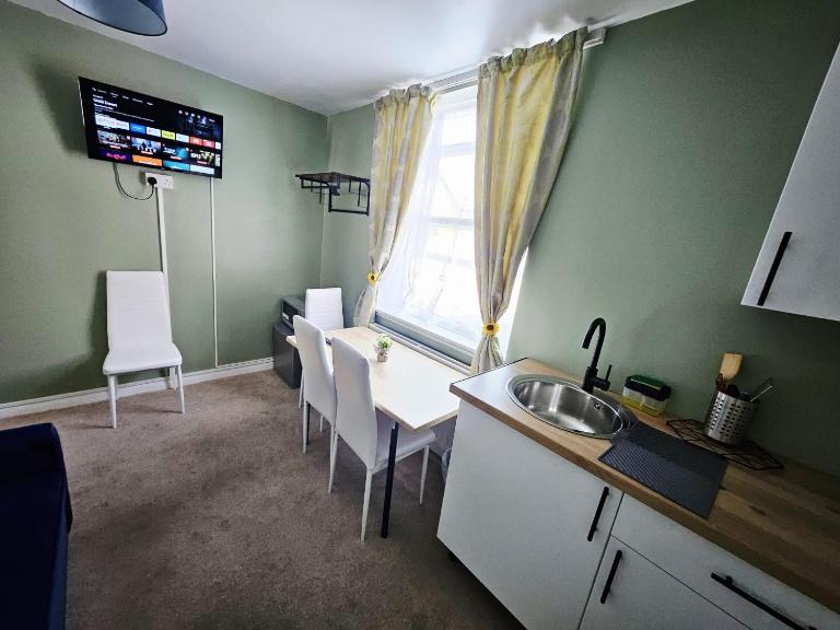 OceanNest-3 Bedroom Apartment free parking, EV 22kW - B&B Portsmouth