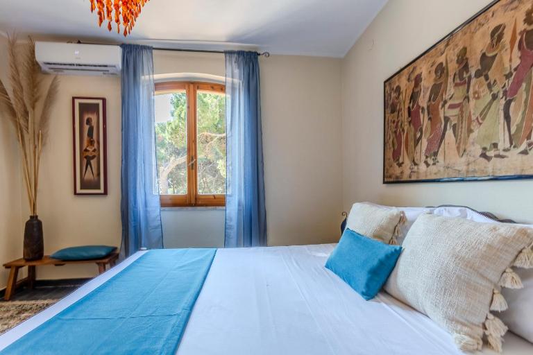Villa Etnic Eloise a walk from Porto Pino beach - B&B Porto Pino