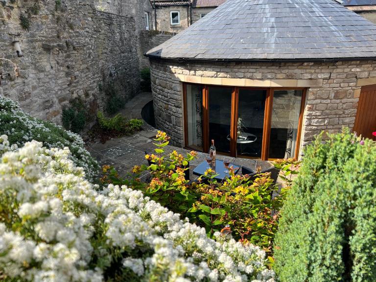 Poppy's Footprint - B&B Leyburn
