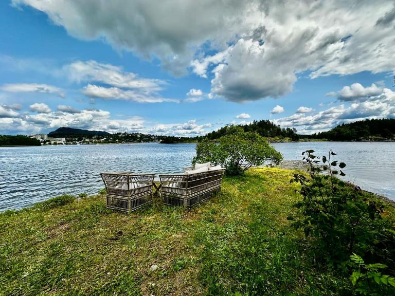 Guesthouse with amazing location - B&B Asker
