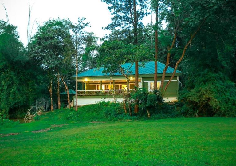 Tusker Inn Forest Lodge - B&B Pulappoyil