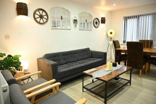 Watermead Retreat 4 Bedroom Bungalow - B&B Birstall