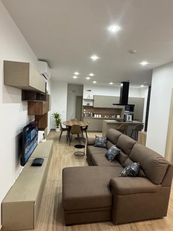 Varka Holiday Apartment - Modern Family Friendly and Accessible for All - Bed and Breakfast Marsaxlokk