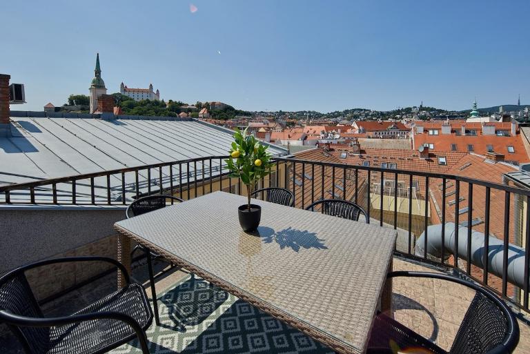Skyline Penthouse with Terrace - B&B Bratislava