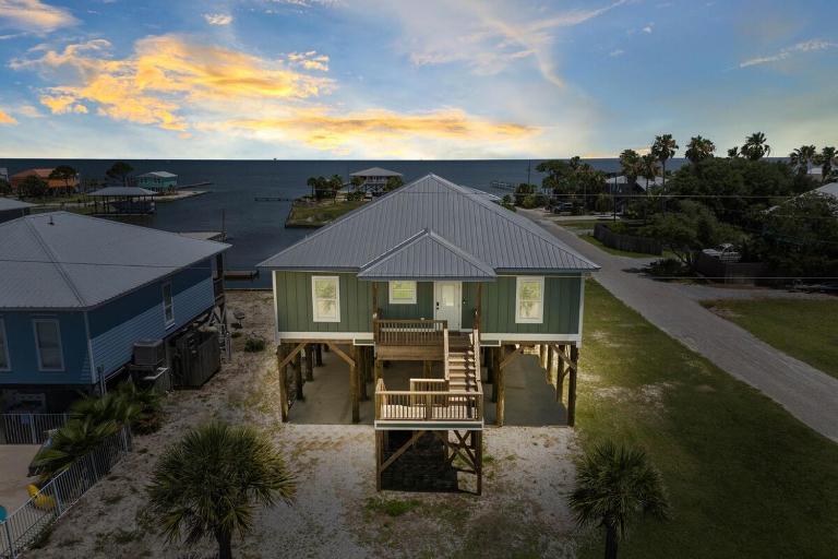 Sunshine Bay Beach House - B&B Gulf Shores