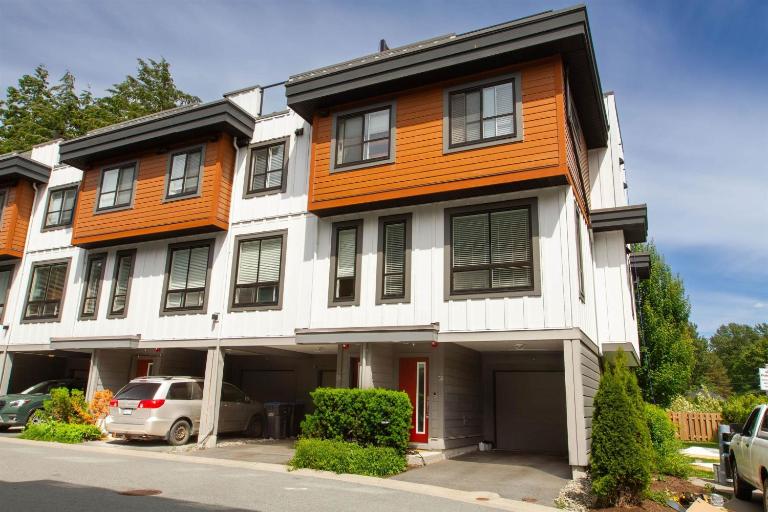 Stylish Three Bedroom Townhome - B&B Squamish