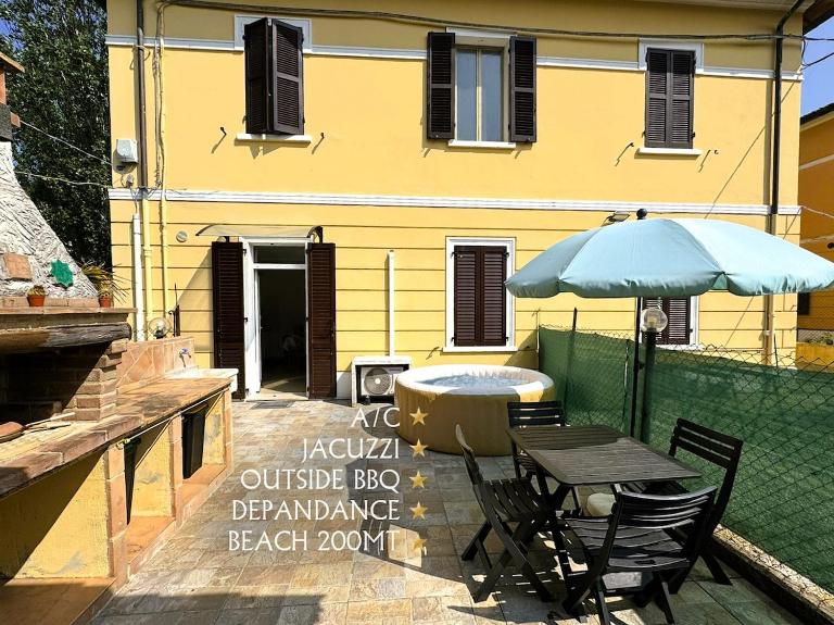Nadia House - a stone's throw from the sea! - Ferienwohnung Fano