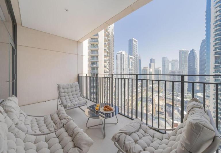Luxury 3BR Downtown Stay Near Burj - B&B Dubai