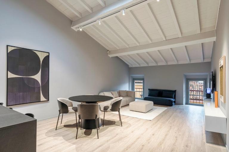 HOST4U - Beautiful Apartment 56 in Brescia City Center Piazzale Arnaldo - Bed and Breakfast Brescia