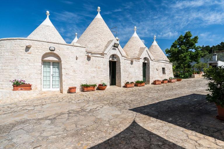 Trullo del Melograno by BarbarHouse - Bed and Breakfast Selva di Fasano