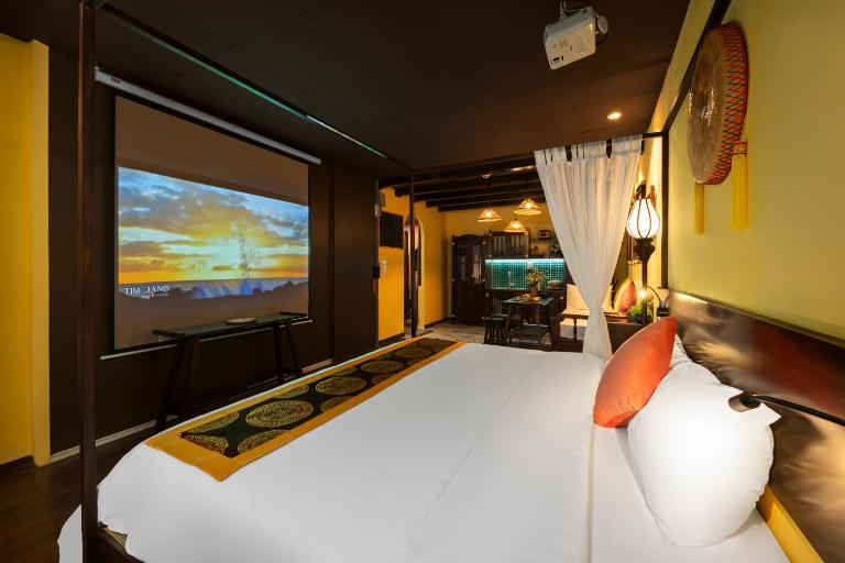 Old Quarter Lux Boutique Train View Studio Retreat - Bed and Breakfast Hanoi