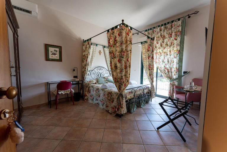 Tenuta Tre Gemme in Cantina- Renascenzia SantIrene - Bed and Breakfast Catignano