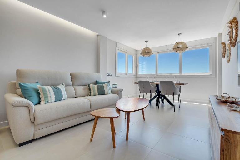 Moderno, con vistas y garaje a 100 metros de la playa - B&B Torremolinos