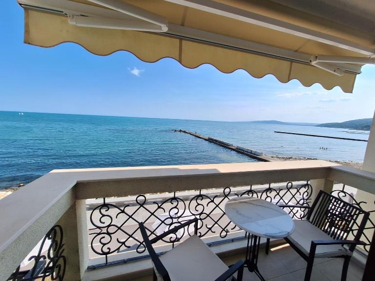 Apartment Maraya 1 ,Carpe Diem complex, Balchik, free parking - B&B Baltchik