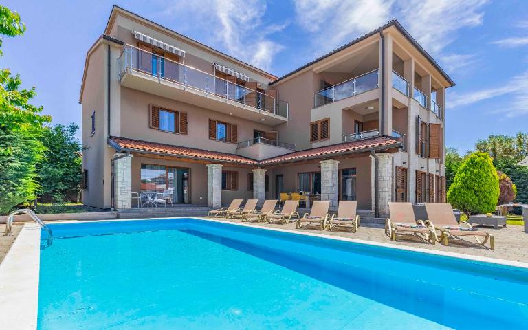 Istriensonne - Villa Nasti AP 1,2,3,4 mit Pool - B&B Banjole