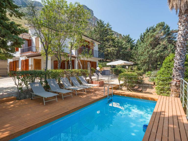 Villa Hybiscus con piscina - Chambres d'hôtes Castellammare del Golfo