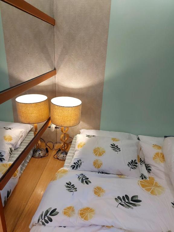 Great Location, Swimming pool, Shops, Staycation - B&B Iloilo City