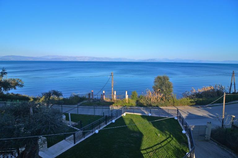Chillout Luxury Apartments Corfu Serena - B&B Karyófyto