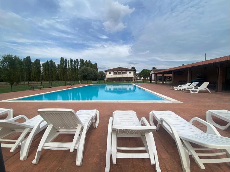 Agriturismo con piscina immerso nella natura La Bisa - Chambres d'hôtes Trecenta