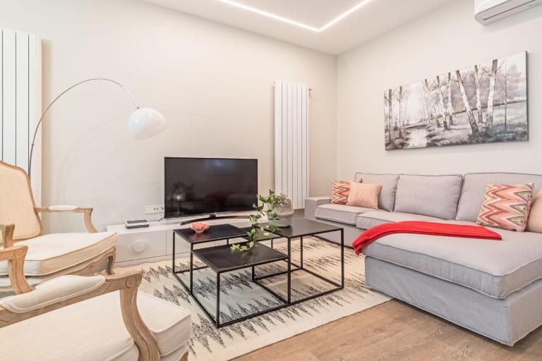 Spacious 3-Bed Apartment in Chueca Madrid - B&B Madrid