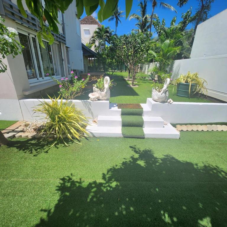 F2 meublé 50 m2 avec jardin 100 m2 - B&B Saint-Leu