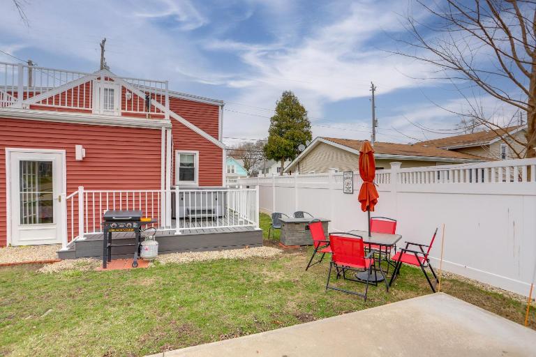 1 Block to Beach: Home w/ Hot Tub in Port Clinton! - B&B Port Clinton