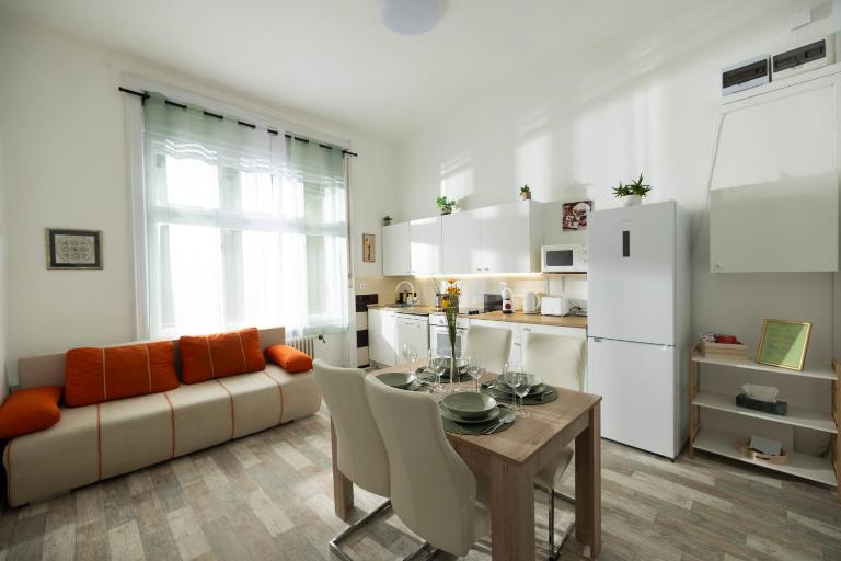 Elek Garden Apartman - B&B Budapest