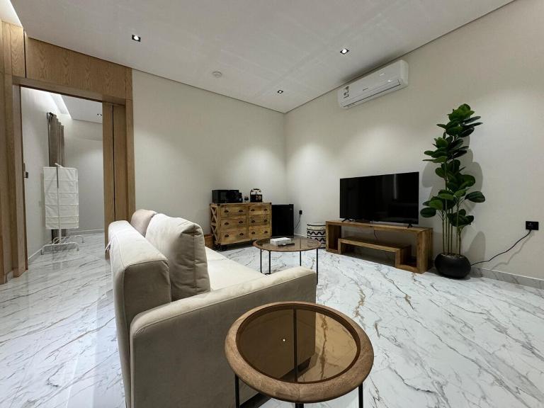 Mid-Century 1-Bedroom Apartment - 1B - Bed and Breakfast Riyad
