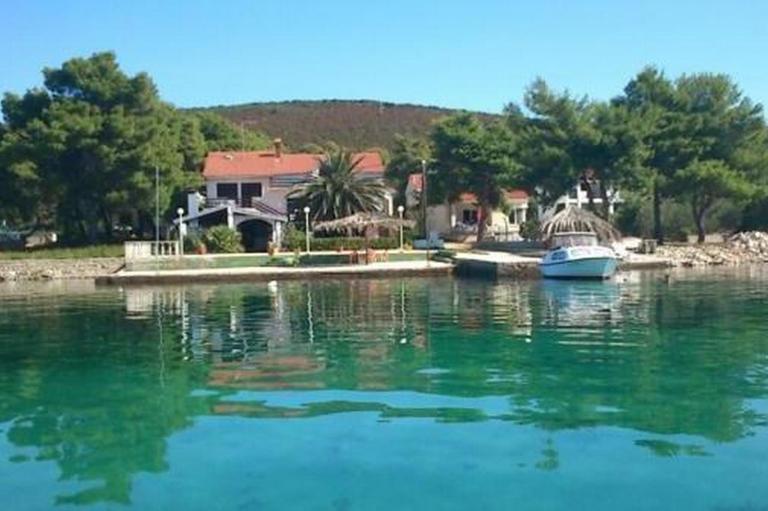 Family friendly seaside apartments Brgulje, Molat - 24673 - B&B Molat