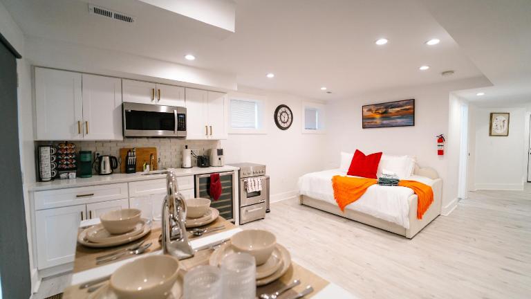 Cozy 1BR 1BA Retreat in a Private DC Basement - B&B Washington D.C.