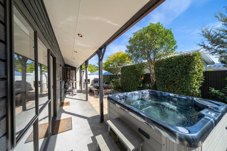 Townhouse Retreat - Te Anau Getaway - Bed and Breakfast Te Anau