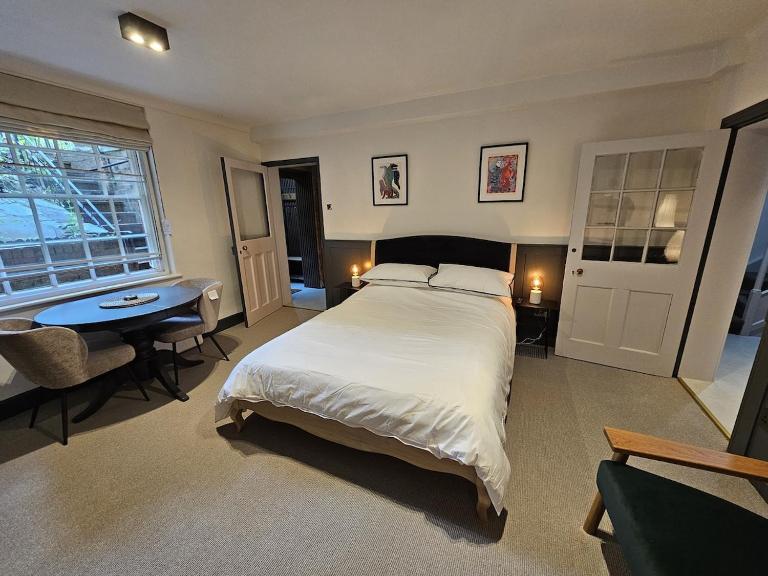 Derngate Basement Apartment - Bed and Breakfast Northampton